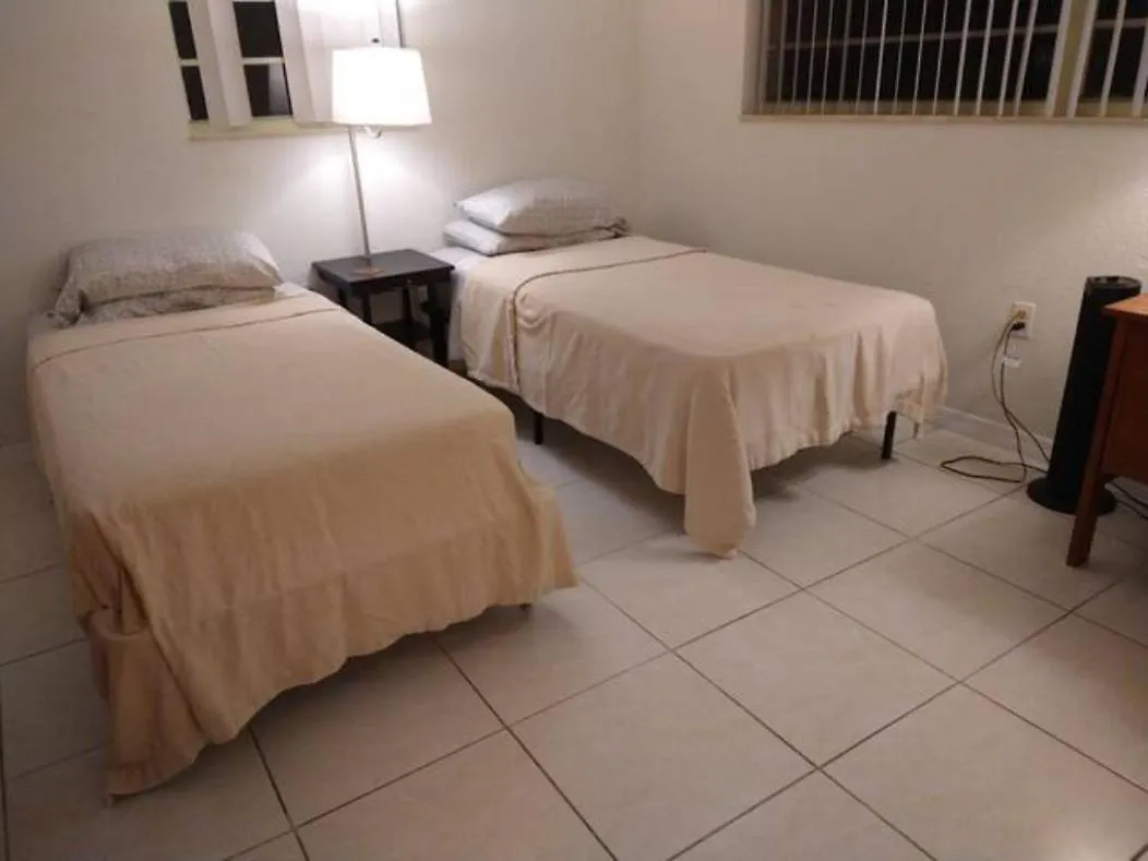 Lennys Hostel In Largo USA