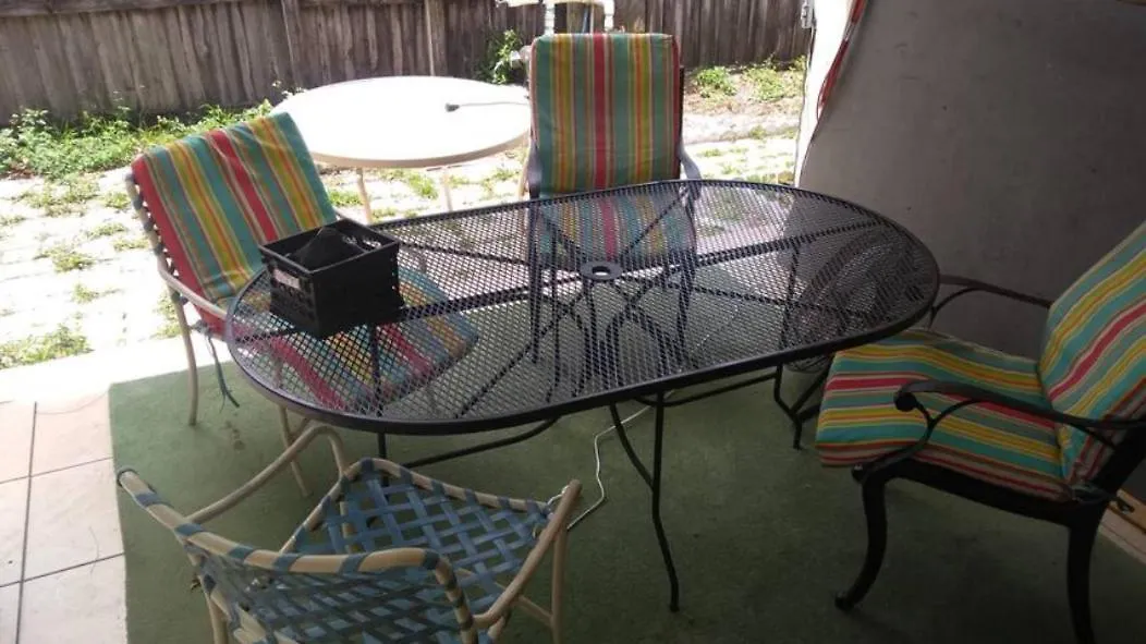 Lennys Hostel In Largo